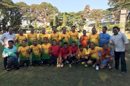 HUT Ke-67, Kalla Group Hadirkan Pertandingan Ekshibisi Sepak bola Direksi Vs Pensiunan