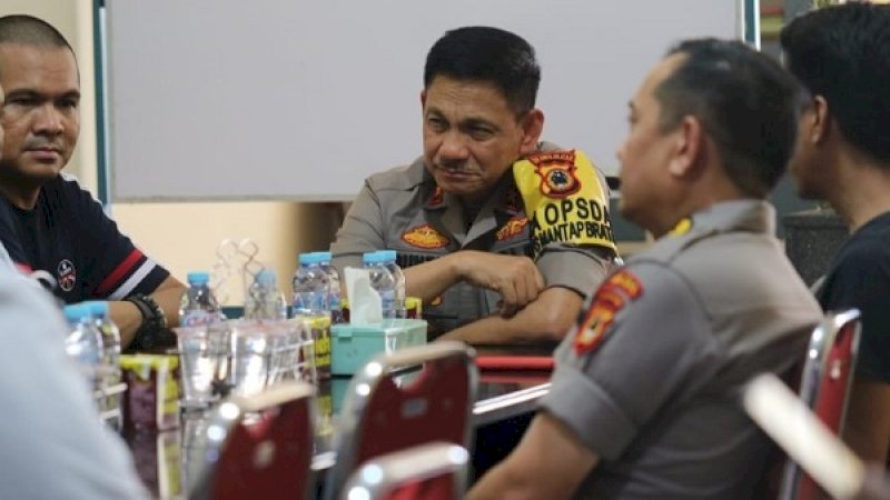 Kapolda Sulsel, Irjen Pol Mas Guntur Laupe, saat berkunjung ke Redaksi Rakyatku.com.