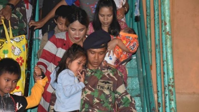Seratusan Warga NTT dari Wamena Masih Bertahan di Makassar