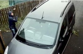 Video Viral: Pria ini Lempar Bata ke Mobil tapi Memantul dan Mengenai Wajahnya