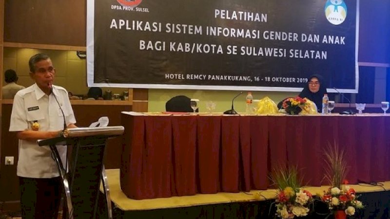 Kepala Dinas P3A Sulsel, Andi Ilham Gazaling, membuka pelatihan Aplikasi Sistem Data dan Informasi Gender dan Anak (SIGA) bagi Kabupaten Kota di Hotel Remcy, Rabu, (16/10/2019). 