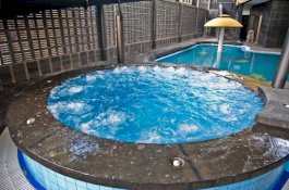 Rambutnya Terjebak Filter Air, Gadis Muda Terjebak di Bak Mandi Air Panas