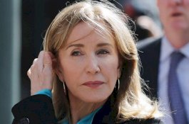 Bayar Joki untuk Luluskan Putrinya ke Kampus Elite, Aktris Ini Dipenjara dengan Toilet Terbuka