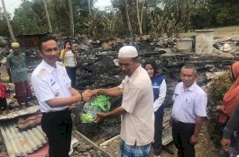 Wakil Bupati Wajo Kunjungi Korban Kebakaran di Barangmamase