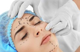 Wanita Ini Tak Bisa Tutup Mata Usai Operasi Plastik