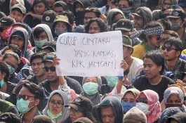 Mahasiswa Demo Desak Jokowi Terbitkan Perppu KPK, Istana Bilang Begini