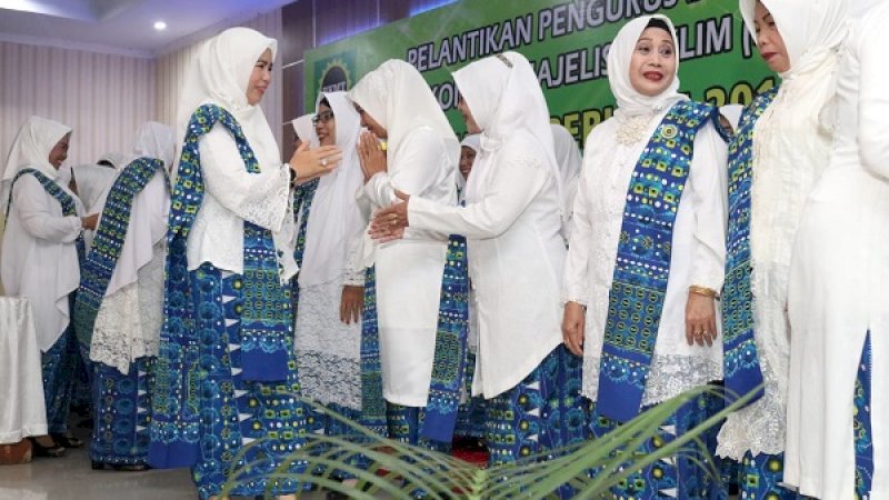 Pengurus Daerah Badan Kontak Majelis Taklim (PD BKMT) Kabupaten Bantaeng periode 2019-2024 resmi dilantik di Gedung Balai Kartini Bantaeng, Kamis (17/10/2019).