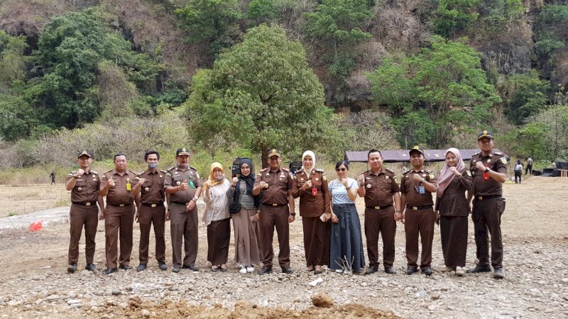 Kejari Pangkep Musnahkan Barang Hasil Kejahatan