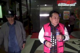 Pakai Rompi Tahanan 08, Jen Tang Tiba di Kejati Sulsel