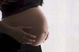 Dokter Ini Beri Resep Tes Kehamilan kepada 2 Pria