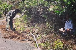 Air Bersih Jarang Mengalir, Warga Bantaeng Patungan Beli Pipa