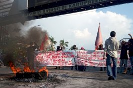 Turun ke Jalan, Massa di Gowa Tolak Pelantikan Jokowi