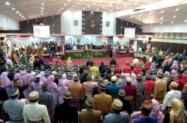 Nuansa Adat Warnai Puncak Peringatan HUT Sulsel ke-350 di Paripurna DPRD
