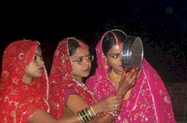 Foto Viral: Tiga Perempuan Bersaudara ini Menikahi Satu Pria yang Sama