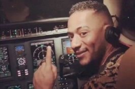 Izinkan Penyanyi Masuk Kokpit dan 'Kemudikan' Pesawat, Pilot Dilarang Terbang Seumur Hidup