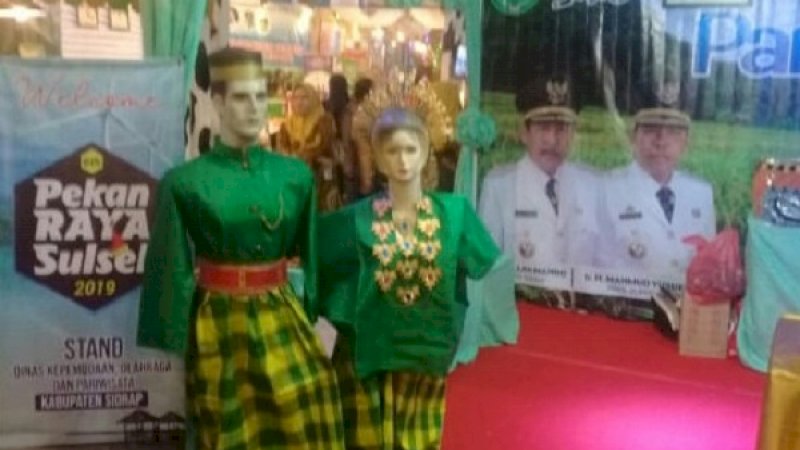 Salah satu stan yang ramai dikunjungi masyarakat pada Pekan Raya Sulsel 2019 yang digelar di Celebes Convention Center (CCC) Makassar adalah stan milik Pemerintah Kabupaten Sidrap.