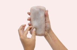 Bisa Dicubit, Casing Smartphone ini Mirip Kulit Manusia