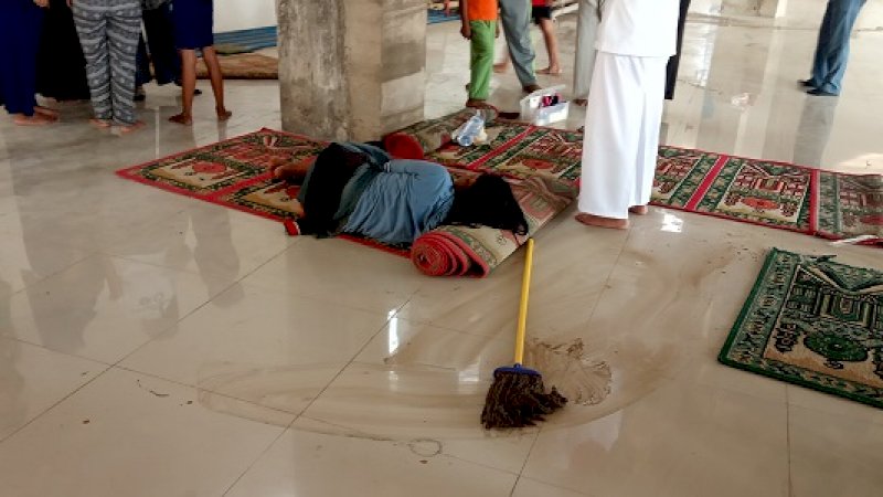 Nurul Pratiwi yang ditemukan tergolek lemah di lantai dua masjid di Kecamatan Pallangga, Kabupaten Gowa, Rabu (16/10/2019) lalu.