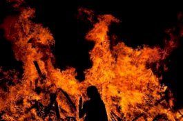 Terlilit Utang, Emak-Emak Bakar Diri hingga Tewas