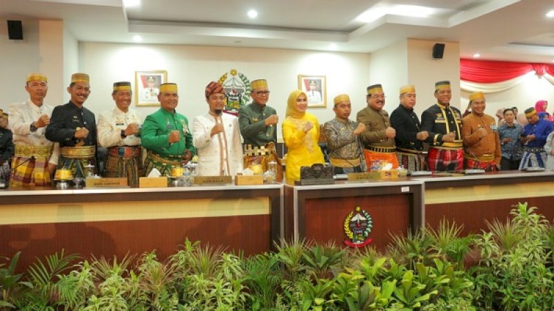 Rapat paripurna istimewa DPRD Sulsel sebagai puncak peringatan Hari Ulang Tahun (HUT) ke-350 Sulsel di Kantor DPRD Sulsel, Jalan Urip Sumoharjo, Makassar, Sabtu (19/10/2019).