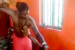 Mau Keluarkan Setan, Pendeta di India Cambuk Wanita Hingga Mengerang