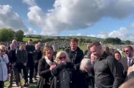 Sudah Meninggal Masih Sempat Prank, Pria Ini Rekam Suara untuk Lelucon di Hari Pemakamannya