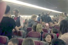 Teror di Ketinggian 33.000 Kaki, Penumpang Mabuk Hendak Buka Pintu Darurat