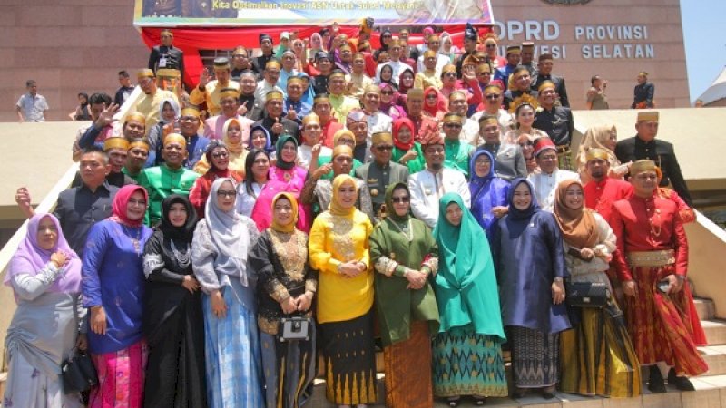 Rapat paripurna istimewa DPRD Sulsel sebagai puncak peringatan Hari Ulang Tahun (HUT) ke-350 Sulsel. Rapat paripurna digelar di Kantor DPRD Sulsel, Jalan Urip Sumoharjo, Makassar, Sabtu (19/10/2019).