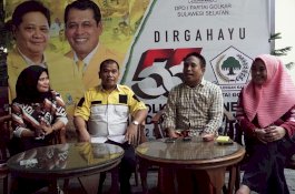 HUT ke-55, Golkar Sulsel Potong Tumpeng dan Berbagi ke Panti Asuhan
