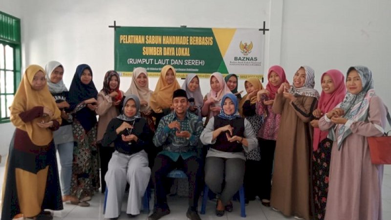 Baznas Bulukumba Latih Warga Pembuatan Produk Berbahan Lokal