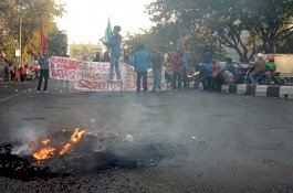 Di Hari Pelantikan Jokowi, Mahasiswa Unismuh Soroti Iuran BPJS dan Konflik Wamena