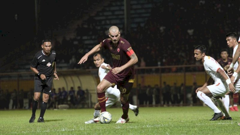 Laga PSM Makassar vs Persija. Foto/Arfa Ramlan.