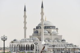 Bawa Anak-anak, Pria UEA Dilarang Masuk Shalat di Masjid Sharjah
