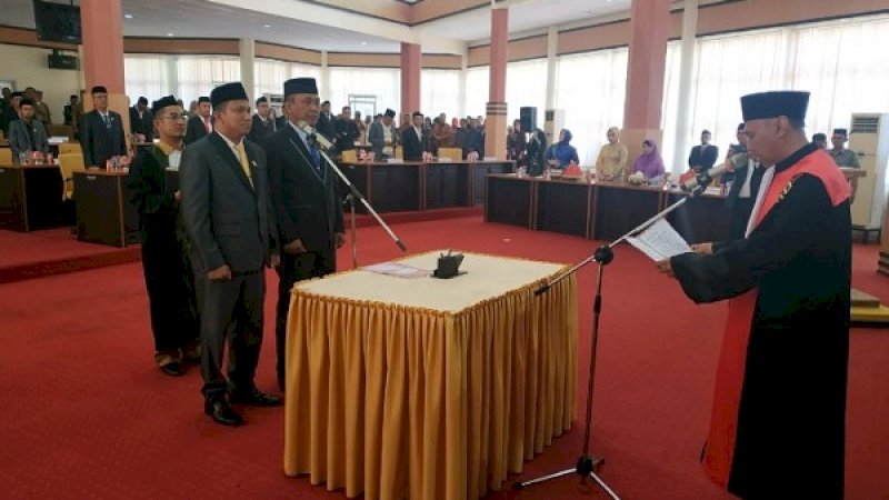 Pengambilan sumpah Ketua dan Wakil Ketua DPRD Kabupaten Bone