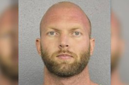 Masih Telanjang, Pria ini Bunuh Pria yang Mengintipnya Berhubungan Seks