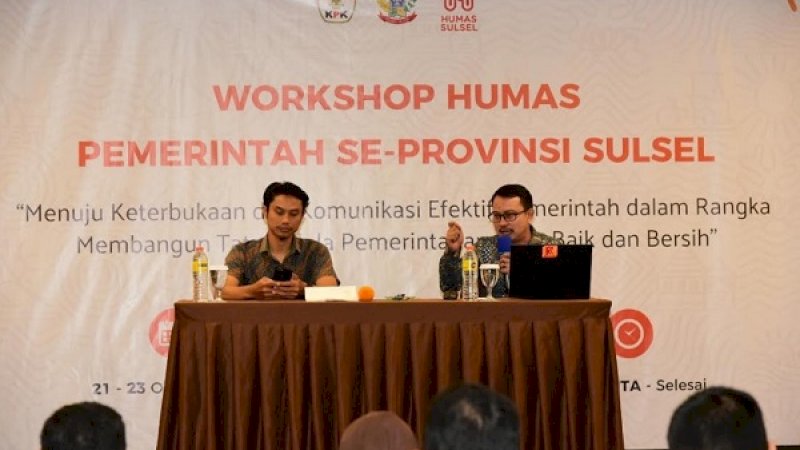 Dirut Rakyatku.com, M Subhan Yusuf (kanan) dan Yunus Muhammad dari Makassar Terkini, pada Workshop Humas Pemprov se-Sulsel.