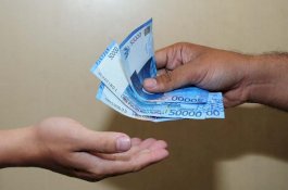 Sedekah atau Memberi Utang, Mana yang Lebih Utama?