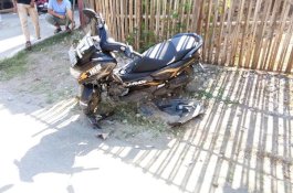 Tabrakan 2 Sepeda Motor, Pengendara Luka-Luka, Motor Ringsek Tak Berbentuk