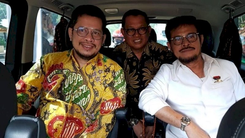 Syahrul Yasin Limpo (kemeja putih) didampingi Irman YL dan Lutfi Halide.