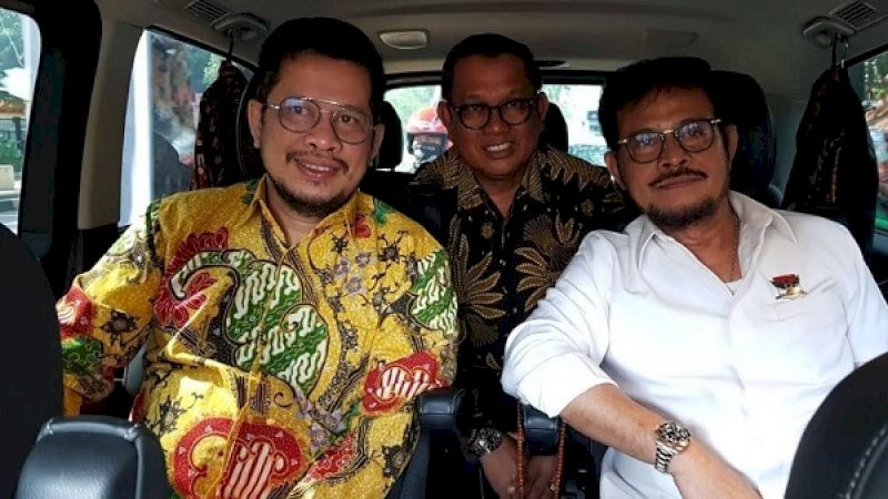 Syahrul Yasin Limpo (kanan), didampingi Irman Yasin Limpo (kiri) dan Lutfi Halide (tengah), saat menuju Istana Negara, Selasa, (22/10/2019).