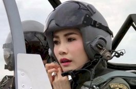 Raja Thailand Maha Vajiralongkorn Mendadak Copot Semua Gelar Resmi Selir Sineenat Wongvajirapakdi