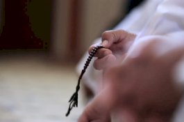 Minta Uang Tidak Dikasih, Anak Pukuli Ibunya Sampai Mati Saat Shalat Subuh