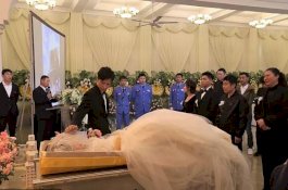 Mengharukan: Pria ini Nikahi Mayat Tunangannya di Upacara Pemakaman