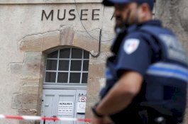 Tulis Pesan Berbahasa Arab di Dinding Museum, Pria Sakit Jiwa Dikepung Polisi Anti Teror