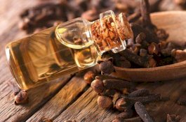 Cara Ampuh Menghilangkan Mata Panda Dengan Minyak Cengkeh