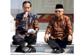 Viral Kaki Menyilang ala Jokowi, Kamu Bisa?