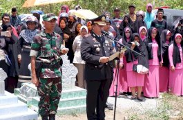 Diwarnai Tembakan Salvo, Kapolres Wajo Pimpin Upacara Pemakaman Anggotanya