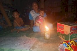 Rumah Tak Dialiri Listrik, Cerita Pilu Ibu 6 Anak di Pangkep Tak Dapat Bantuan Pemerintah