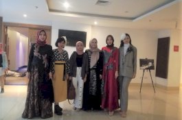 Berawal dari Satu Mesin Jahit, 10 Tahun  Berkiprah, Desainer Riza Rosana Sudah Mendunia