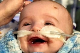 Momen Ajaib Bayi Tersenyum Pada Ayahnya Setelah Bangun dari Koma